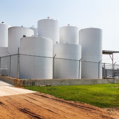 Serbatoio verticale industriale per stoccaggio di petrolio greggio / gasolio / olio combustibile pesante da 300 M3 a 10000 M3